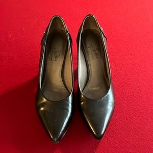 Lifestride black pumps